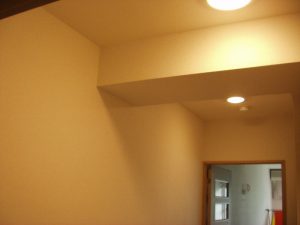 湯沢のマンションの内装工事に入ってます。