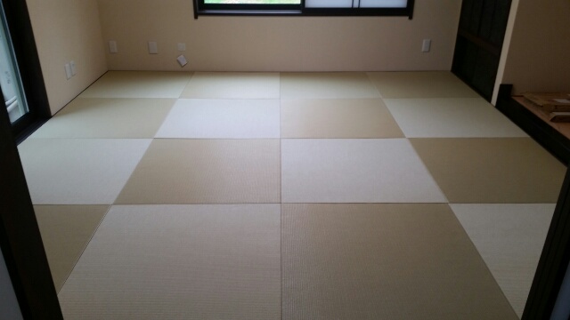 長岡市の豪邸へ縁なし畳を納入してきました。