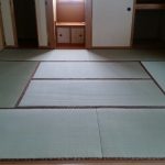 畳工事とクロス工事を交互でやってます。