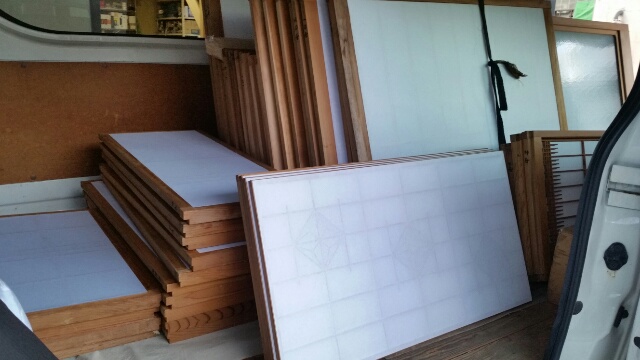 南魚沼市・湯沢町のお客様の畳・障子・襖の張り替え工事を頑張っています。