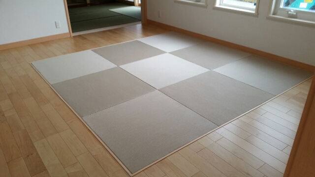 長岡市のお客様に和紙の縁無し畳を納めてきました。
