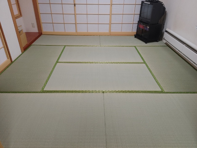 湯沢町のマンションの畳と障子の張り替え工事をしてきました。