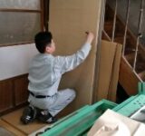 魚沼市営住宅の畳・襖・障子・網戸の張り替え工事をしています。