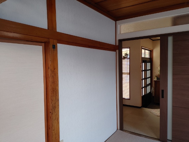 京壁・漆喰壁・繊維壁のクロス工事
