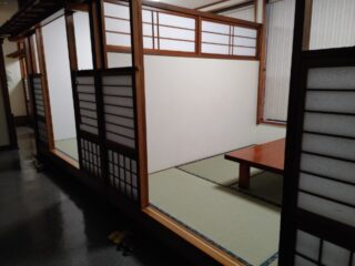 湯沢のマンションの畳の張替え工事や内装工事・障子・襖の張り替え工事を頑張っています。